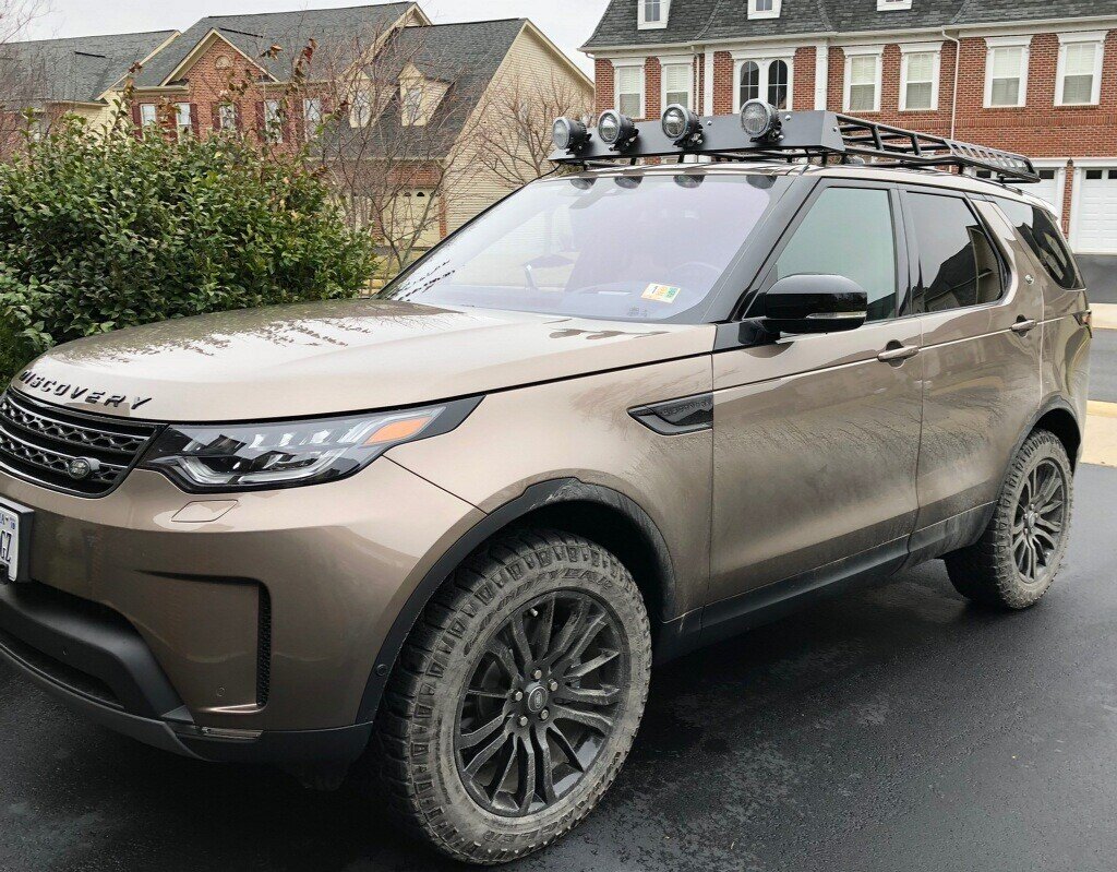 https://images.squarespace-cdn.com/content/v1/590e2ffde3df28458375cce5/1575072340088-AJS530HFO2YPJ68TY8G5/Land-Rover-Discovery-5-Roof-Rack.jpg?format=1500w