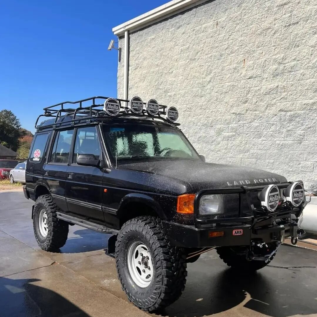 Proper D1.
.
.
.
#voyagerracks #bestrackbyfar #landrover #discovery1 #d1 #defender #lekker #aspen #breck #bigsky #bridgerbowl #denverbroncos #seahawks #keystone #offroad #soflo #overland #blueridge #rubicon