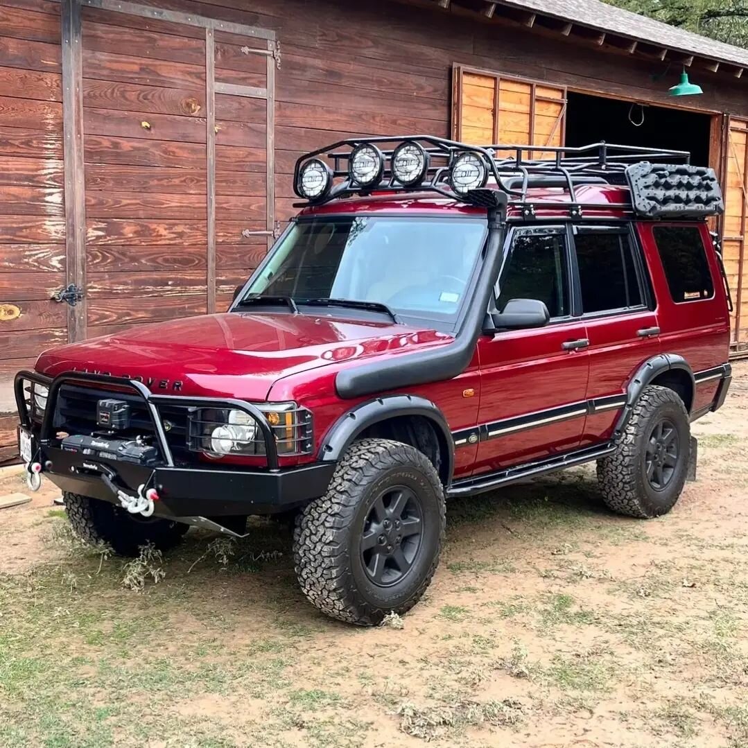 Disco.
.
.
#voyagerracks #bestrackbyfar #4wd #offroad #landrover #overland #landrover #sprinter #promaster #jeep #offroad #porsche #filmcar #chasecar #defender #rangerover #lr4 #lr3  #explore #amazing #4x4 #goplayoutside #discovery2