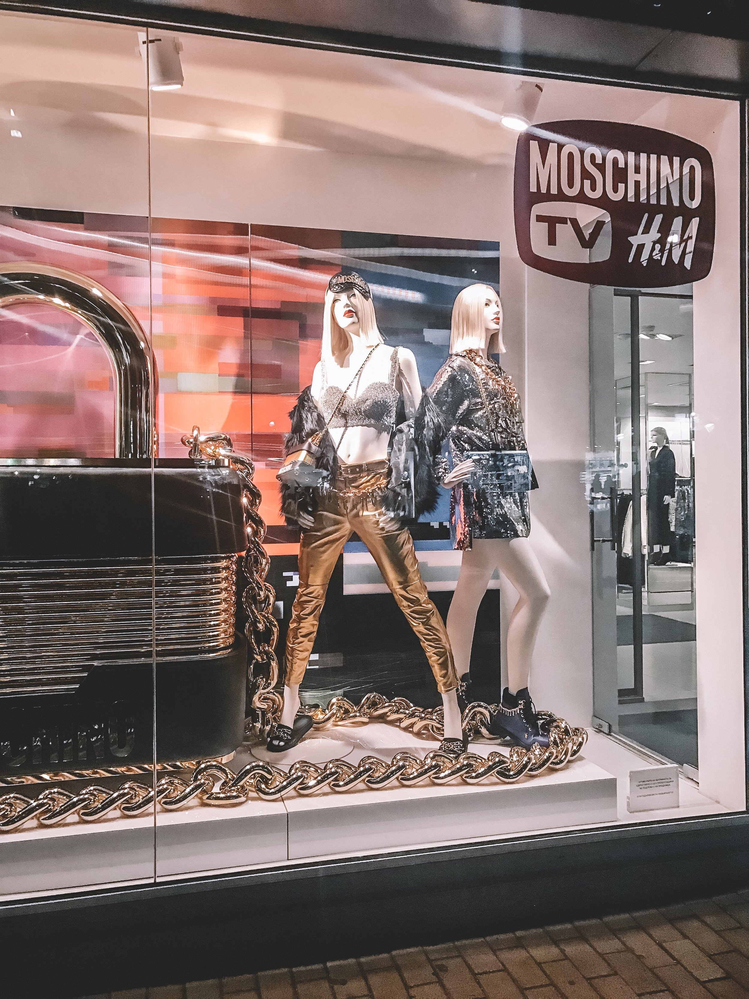 hm moschino store