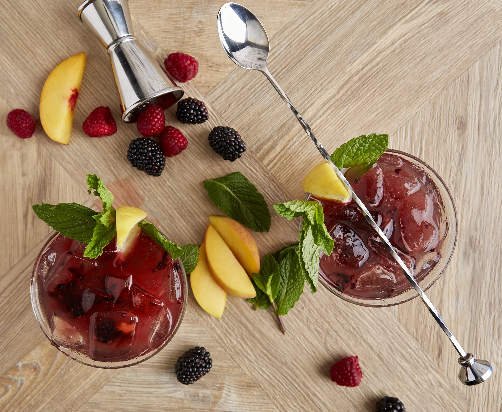 Fall Drinks_Blackberry Peach Bramble_SM-2157.jpg
