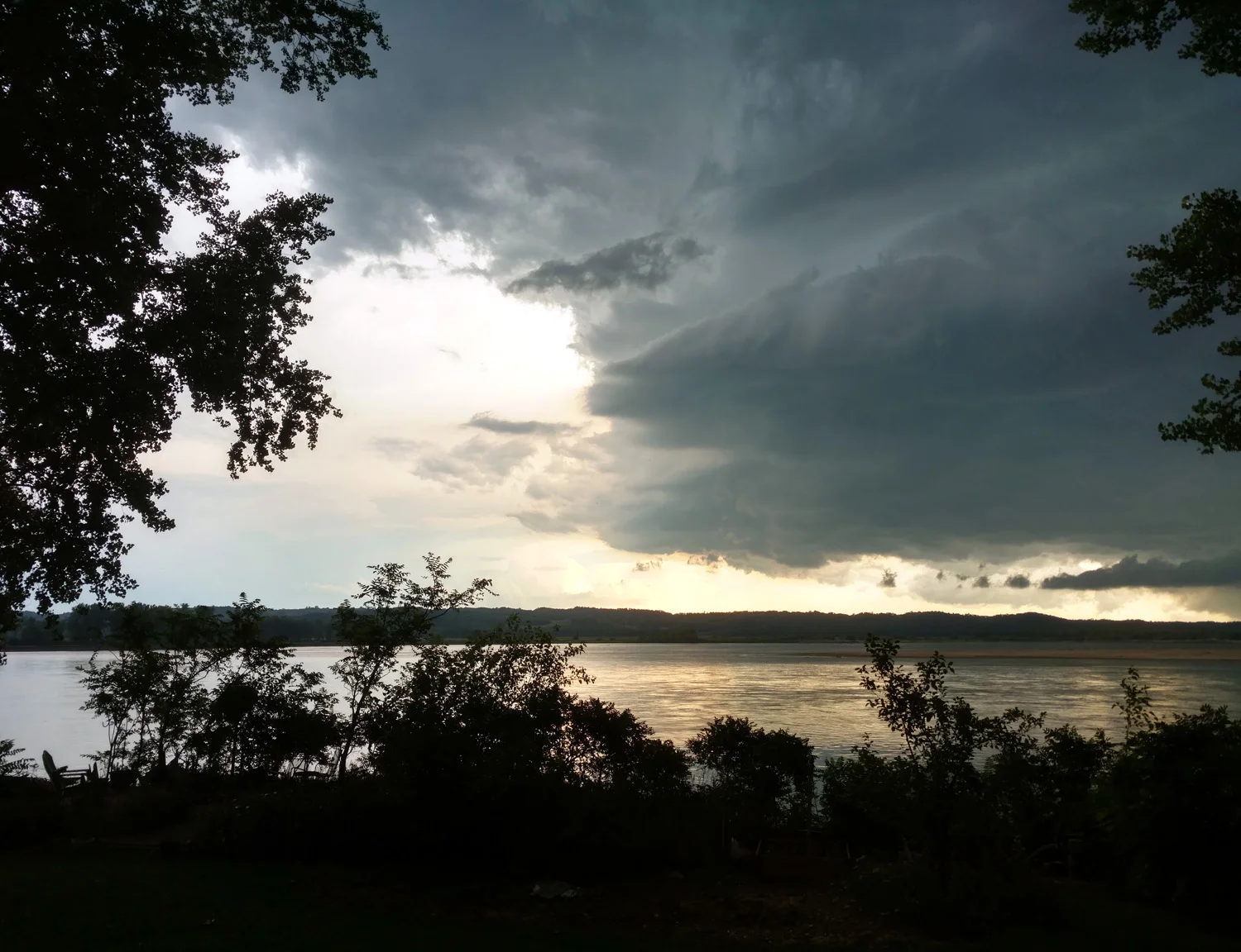 Approaching storm over the Missouri River, June 29, 2017