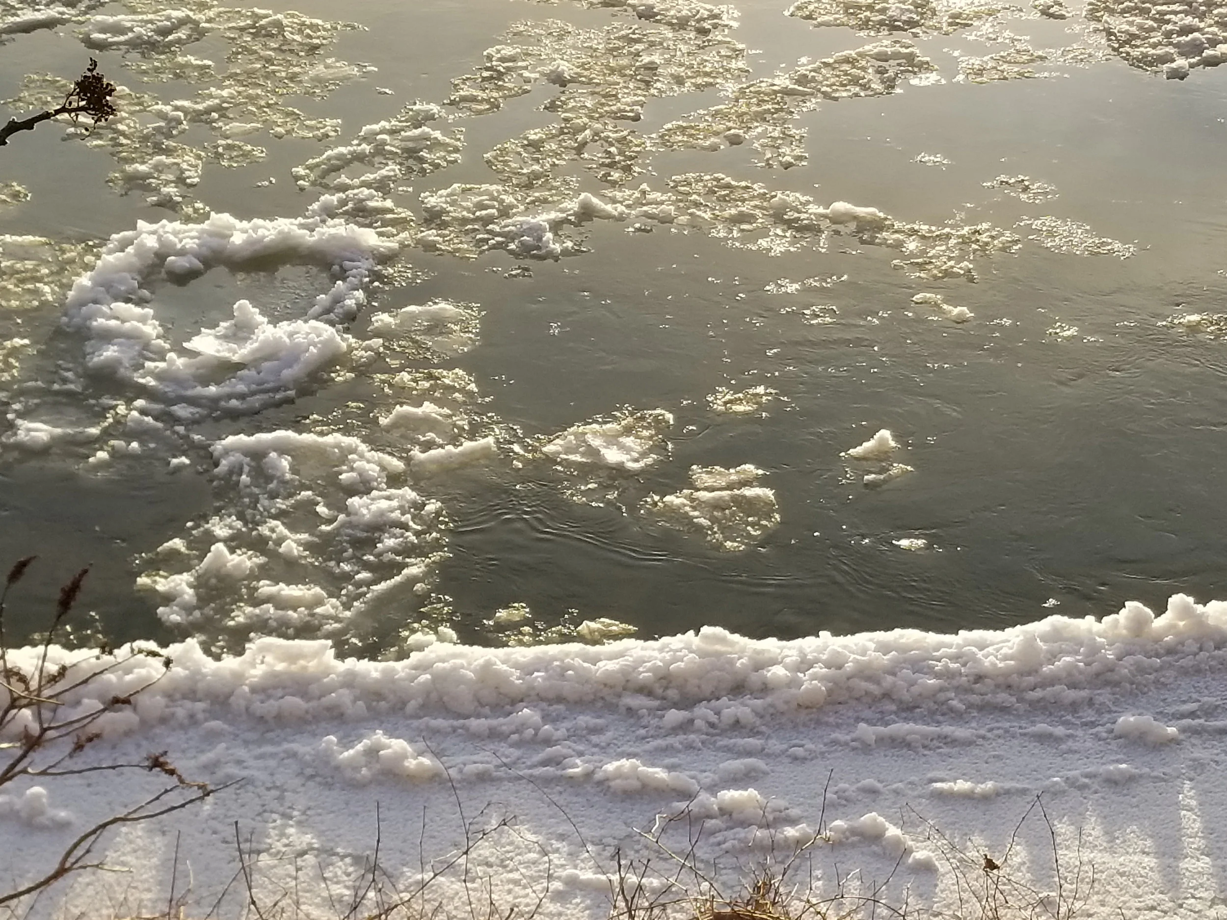 Icy Missouri River on a bitter cold day