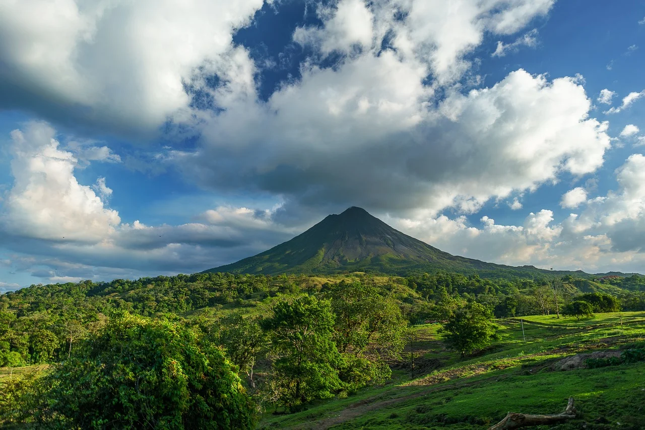 THE MAJESTIC ARENAL VOLCANO CAN BE SEEN FROM MILES AWAY