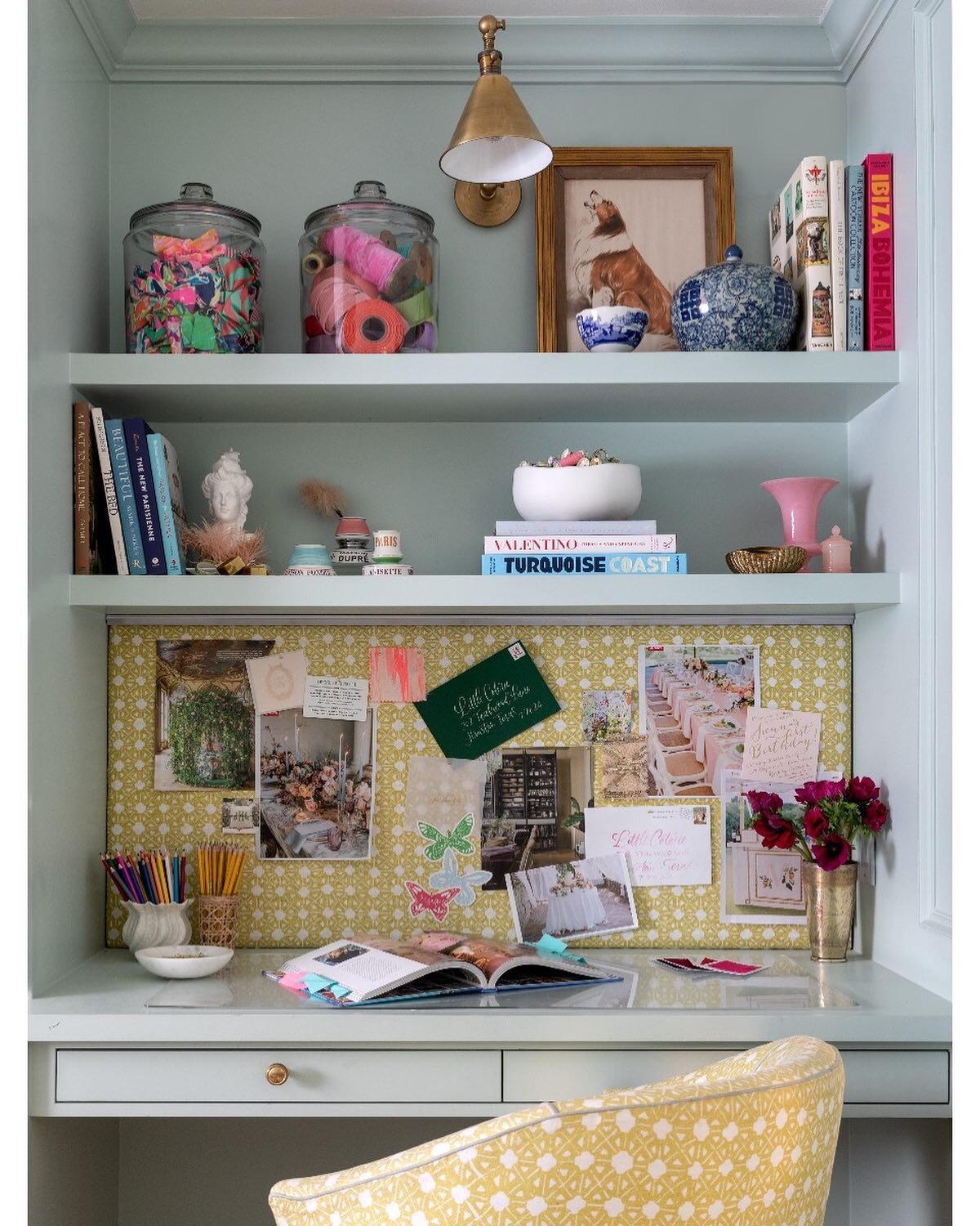 Ready for the week! Wondering what fun things @littlecoterie is scheming today ✨✨ #katiedavisdesign #officedesign #girlboss #smallbusinessowner #interiors #workworkwork // 📷 @kerrykirkphoto @curiousdetails