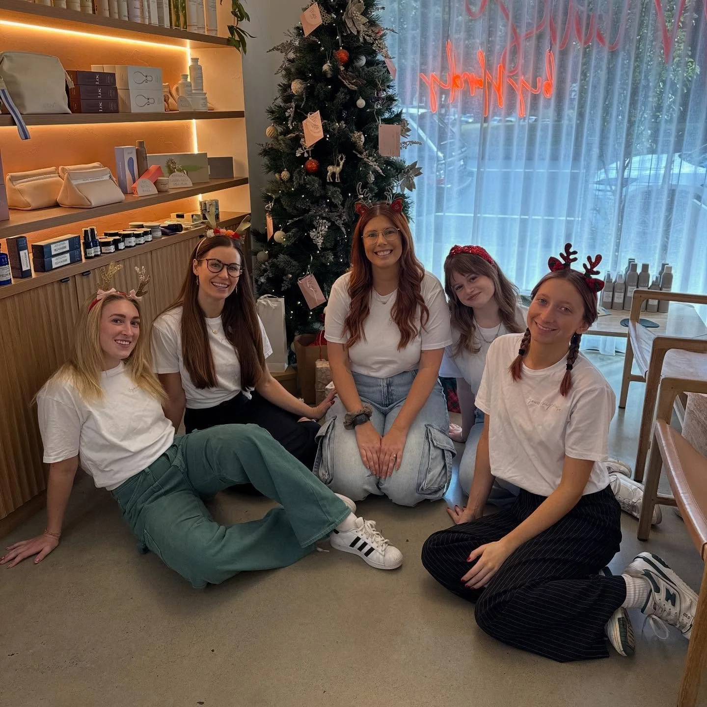 THAT&rsquo;S A WRAP 🧡
Thank you for our Muse fam for another FABULOUS year. We love each and every one of you. 

See you in 2026 for another year of creating memories and beautiful hair! 🧡