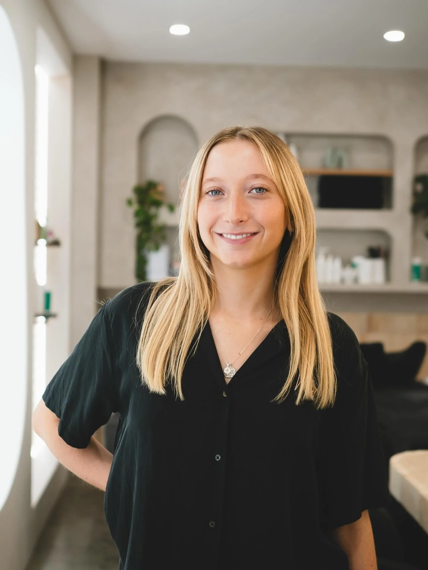 MEET LILY 🤗
My name is Lily and I&rsquo;ve been in the industry for 5.5 years! 

Coffee order ☕️
I usually change it up but an iced chai is my go to at the moment.

A Product you can&rsquo;t live without? 
Revive balm! As someone who is low maintena