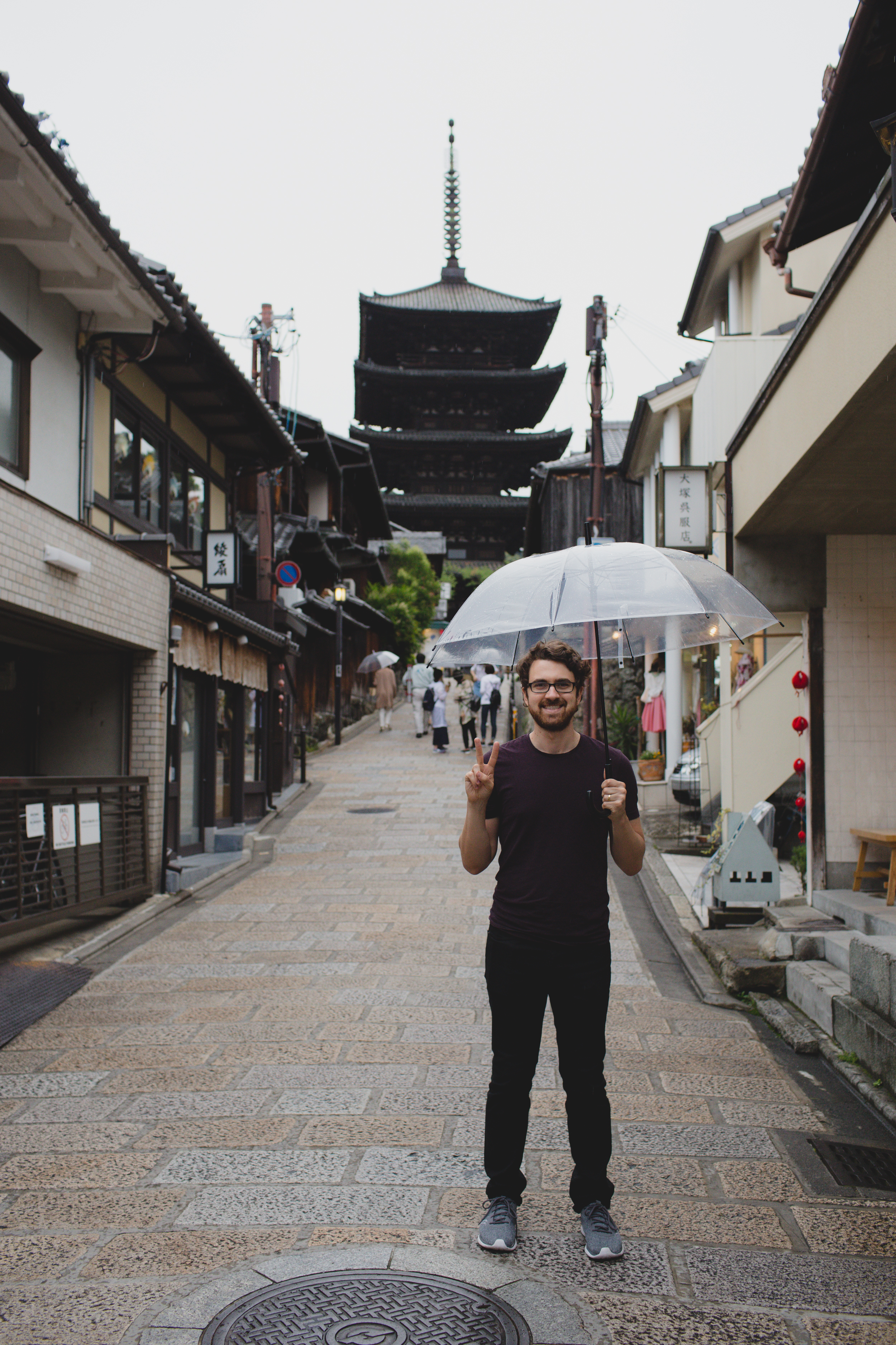  First day in Kyoto! We stayed in Gion, the geisha district. There were so many ‘instagram photoshoots’ in this area! (Clearly Andrew’s photo went viral :P) 
