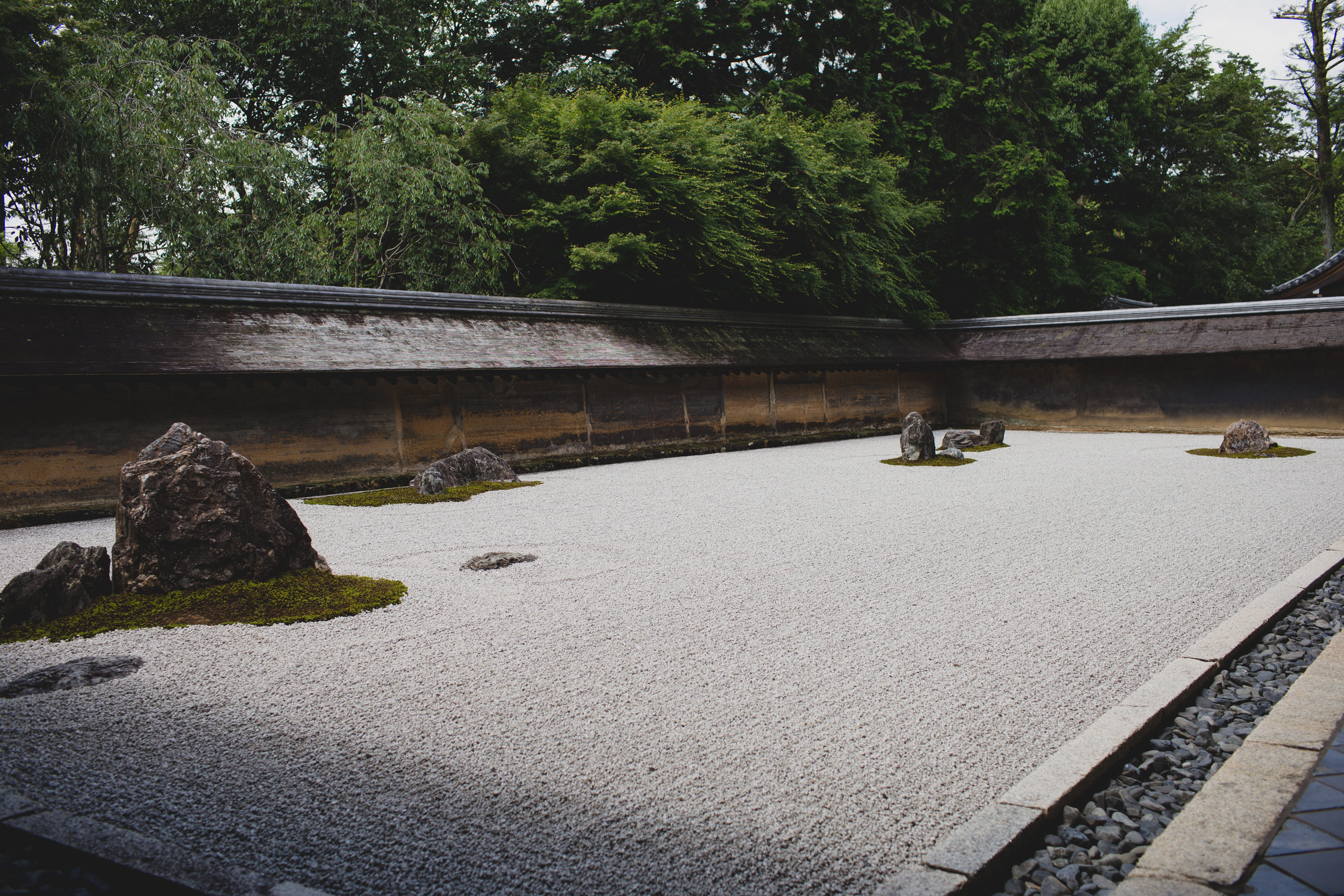  Ryōan-ji zen rock garden 