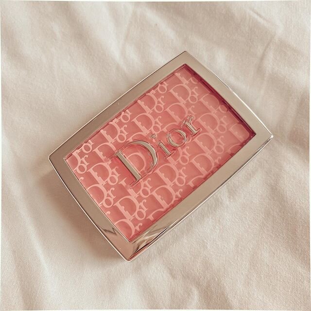 Forgot to do a #textureTuesday so this is my #texturethursday ! Dior 001 Blush. This blush is deemed universal. It&rsquo;s BEAUTIFUL. I&rsquo;ve included a video; if you scroll, you can see it. At first glance, you might think it&rsquo;s too pink, bu