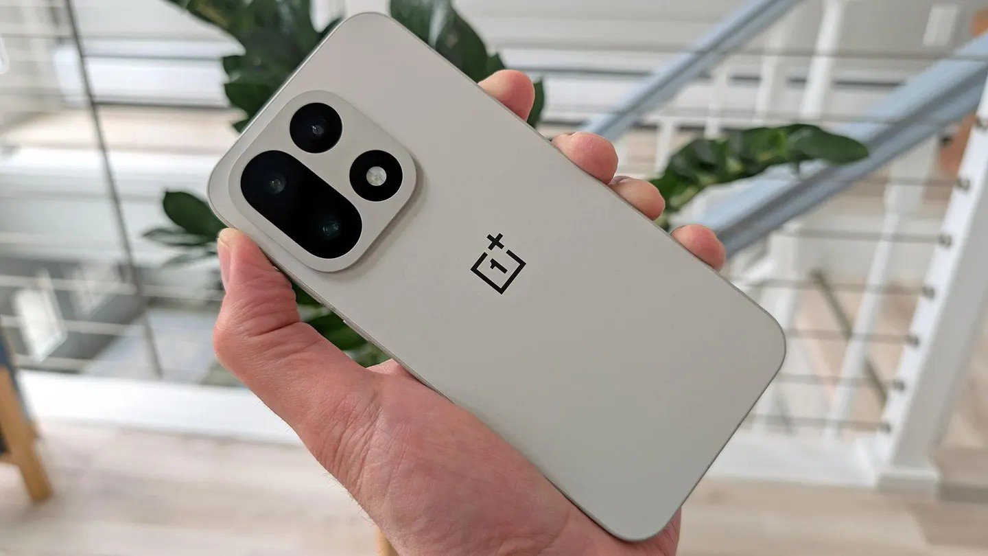 OnePlus 15 One Month In: A Battery Beast That Confidently Delivers