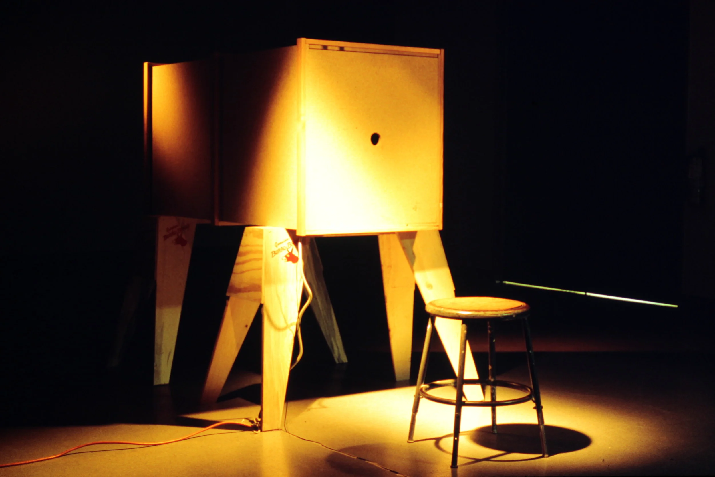  Stuck on emotion (1998):&nbsp; Wood, projector  