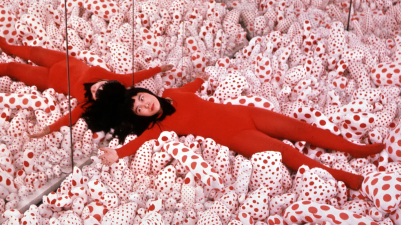 kusama-infinity_mirror_room-phallis-field-1965-01_wide-b63f26afc90d117fa9a570f57af29bc451001e4a.jpg