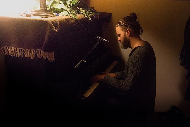 Super happy to announce that I'm releasing a little neo Classical EP with three more solo piano pieces on Friday! This picture was taken back in march of 2018 on a little getaway trip in a beautiful little house overlooking the Cambria coastline. The