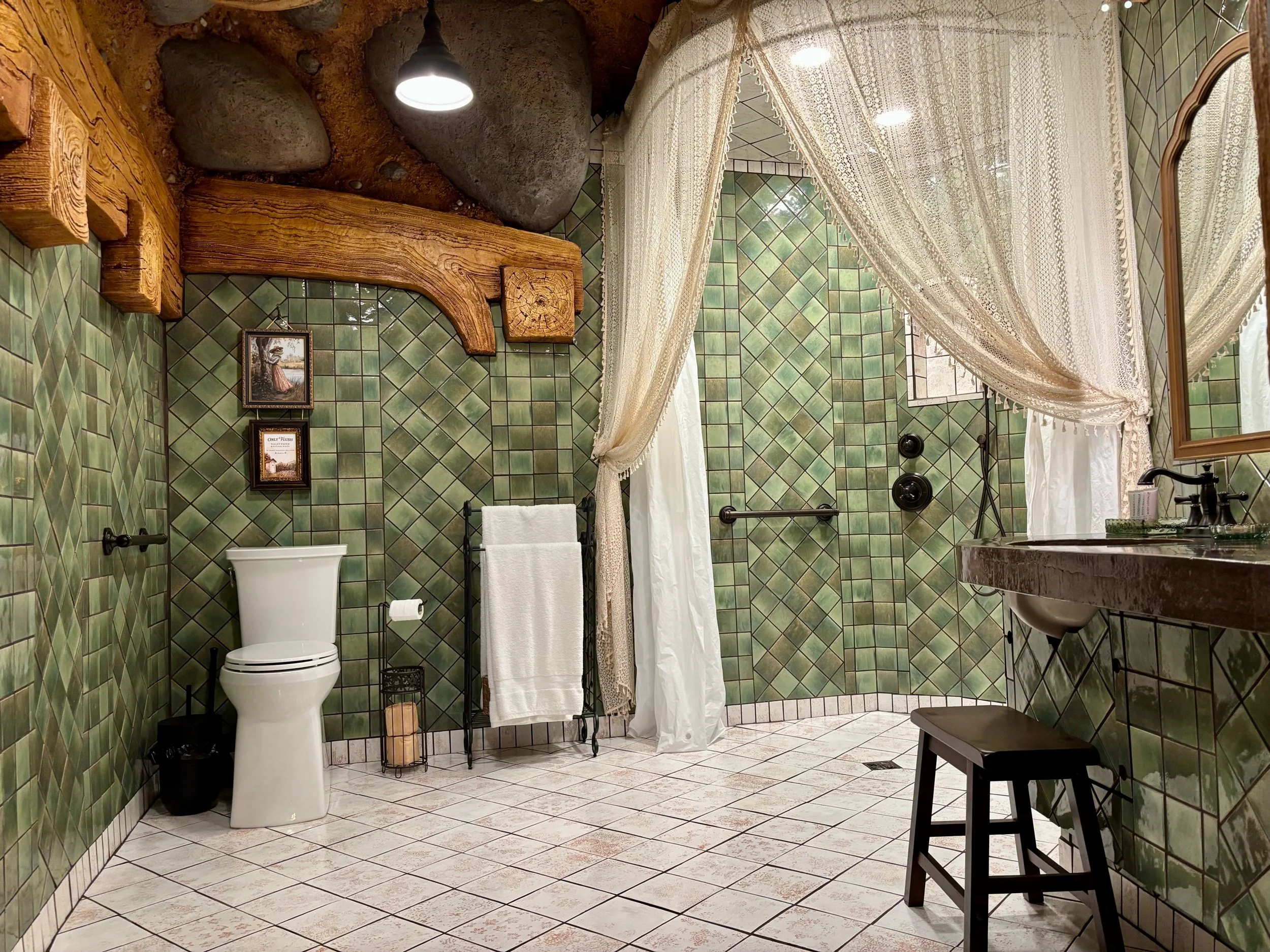 Under HIll Ensuite.jpeg