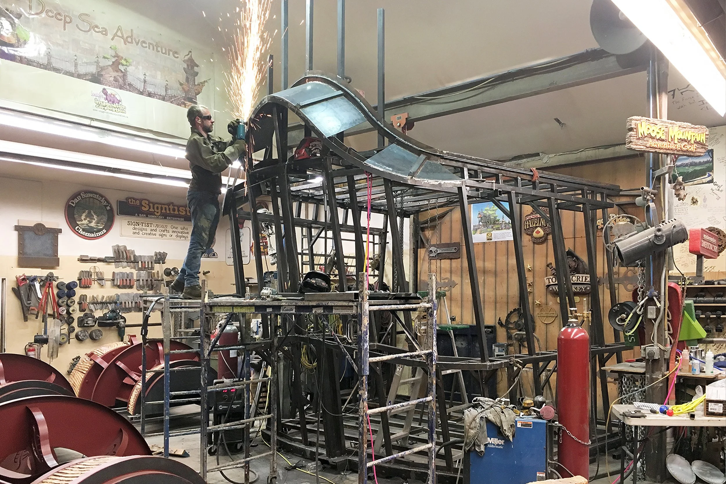 Peter Sawatzky fabricating the Avellana