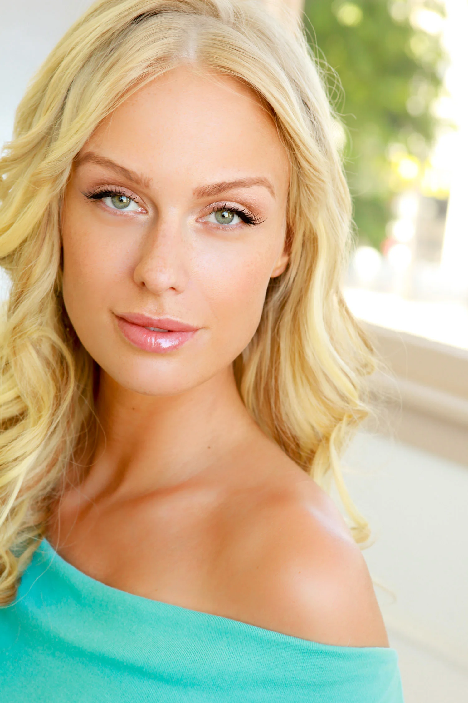 CariDee English