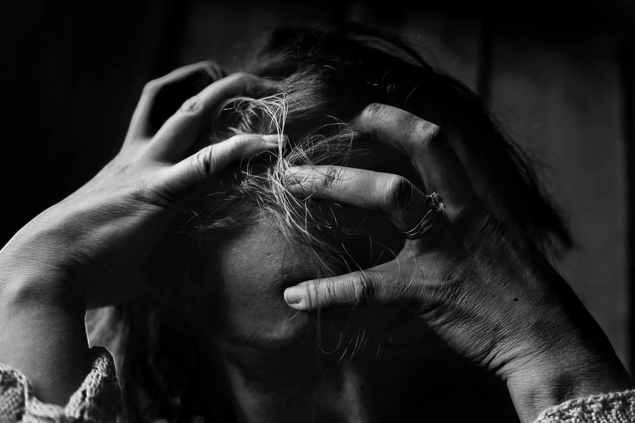 Images that show what it feels like to suffer from mental illness. Bringing the inside to the outside.