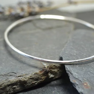 2mm simple slim bangle.jpg