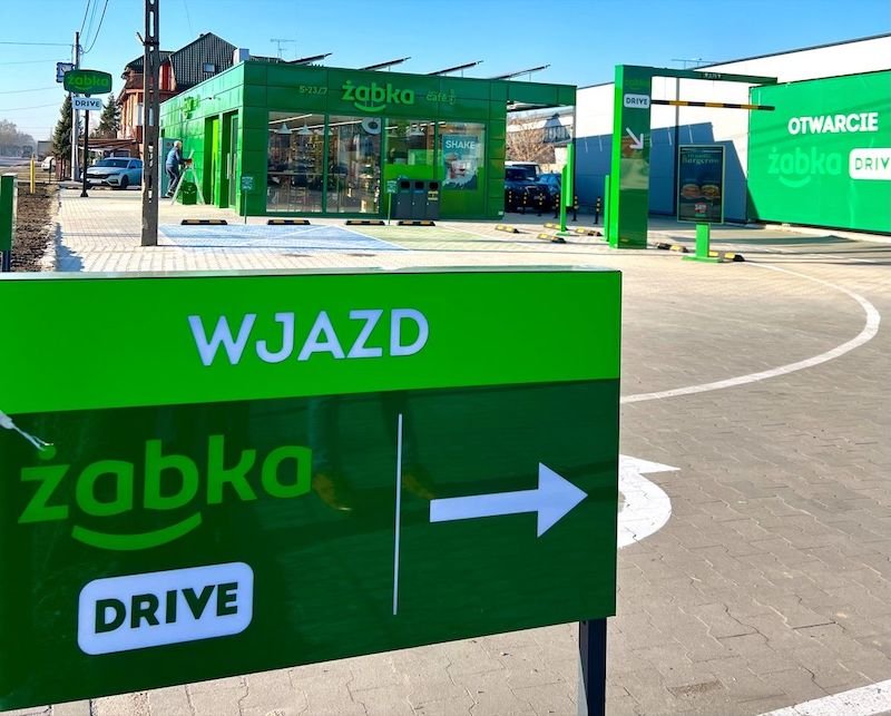 Second Żabka Drive store opens its doors in Poland, offering shoppers order and pick up from car option 