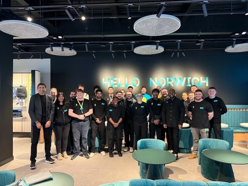 EE wraps up huge year on UK high street with new Experience store in Norwich’s Chantry Place shopping centre