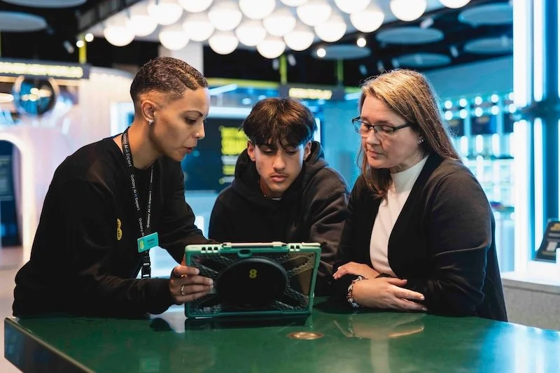 EE focuses on digital wellbeing as it launches Stay Safe with AI appointments in Essex stores 