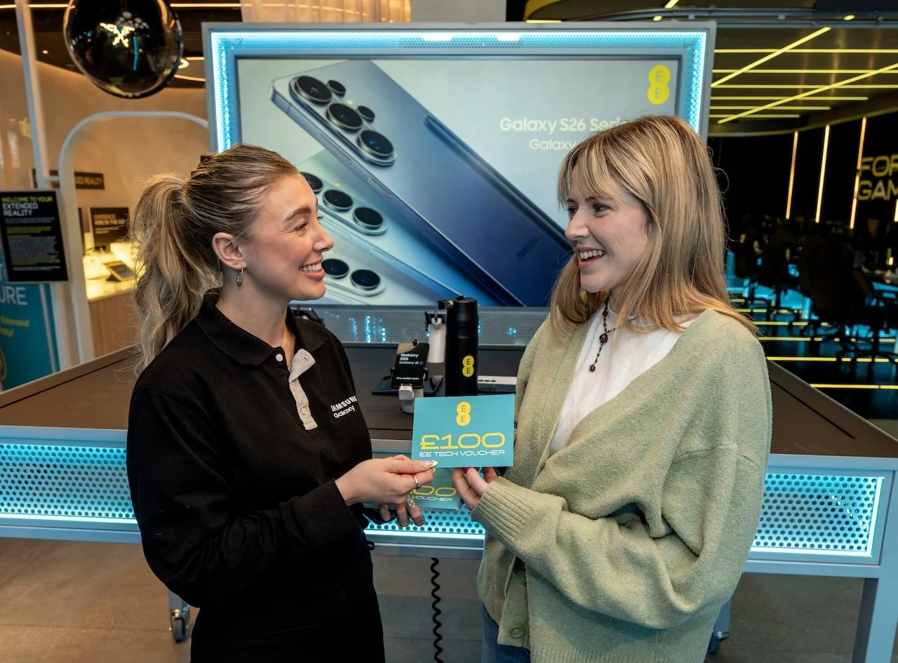 EE and Samsung team to offer people free AI training sessions at Westfield White City store