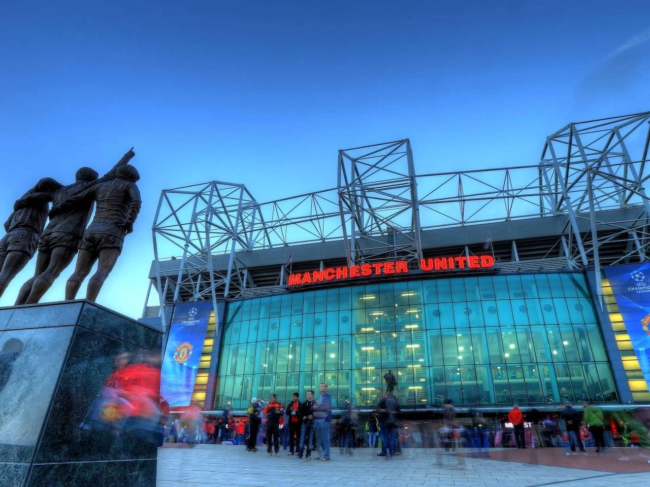 Manchester United teams with Levy for roll-out of grab and go kiosks and self-service bars at Theatre of Dreams