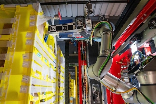 Retail technology innovation of the week: Big spending Amazon takes wraps off AI powered Vulcan robotic arm
