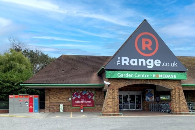 Quadient boosts smart parcel locker network in the UK through partnership with The Range