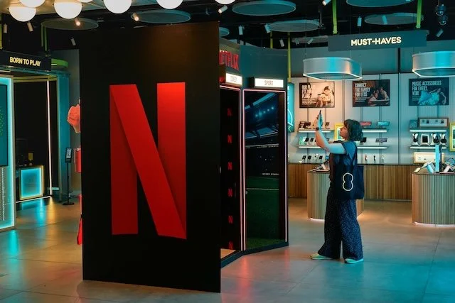EE and Netflix invite TV and film fans to step inside immersive pop-up at EE Studio store