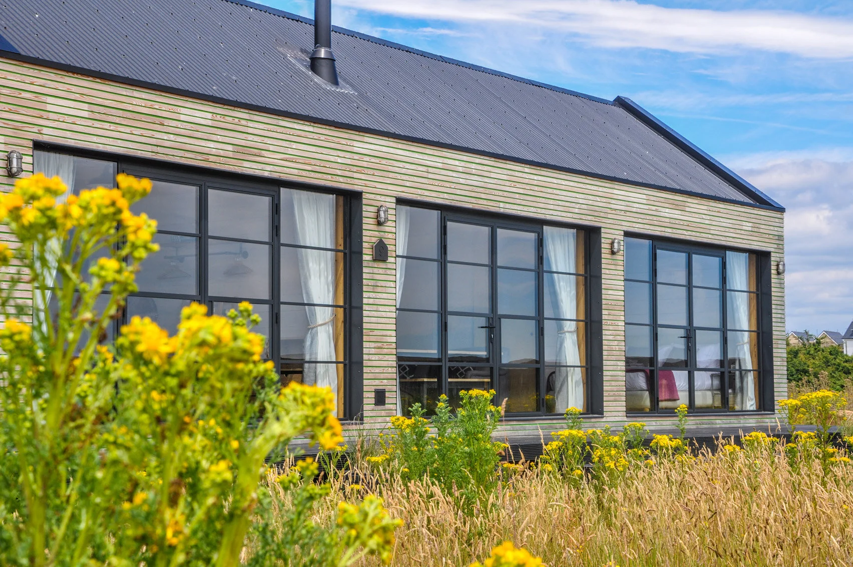 cabu-cabins-by-sea-st-marys-bay-dymchurch-kent-coast-england-uk_dezeen_1704_col_9.jpg