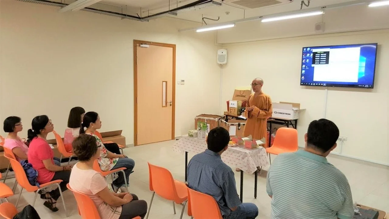 BW Monastery Venerables Greeted Students on Monastery Tour