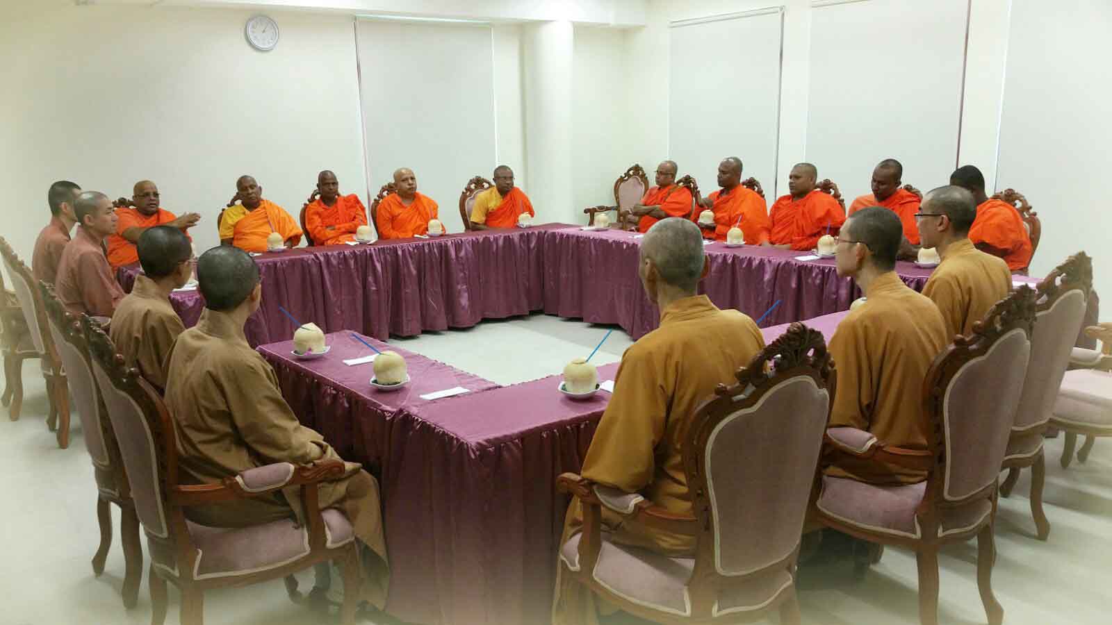 吉祥宝聚寺法师们非常荣幸能与达摩长老等互相切磋交流法义