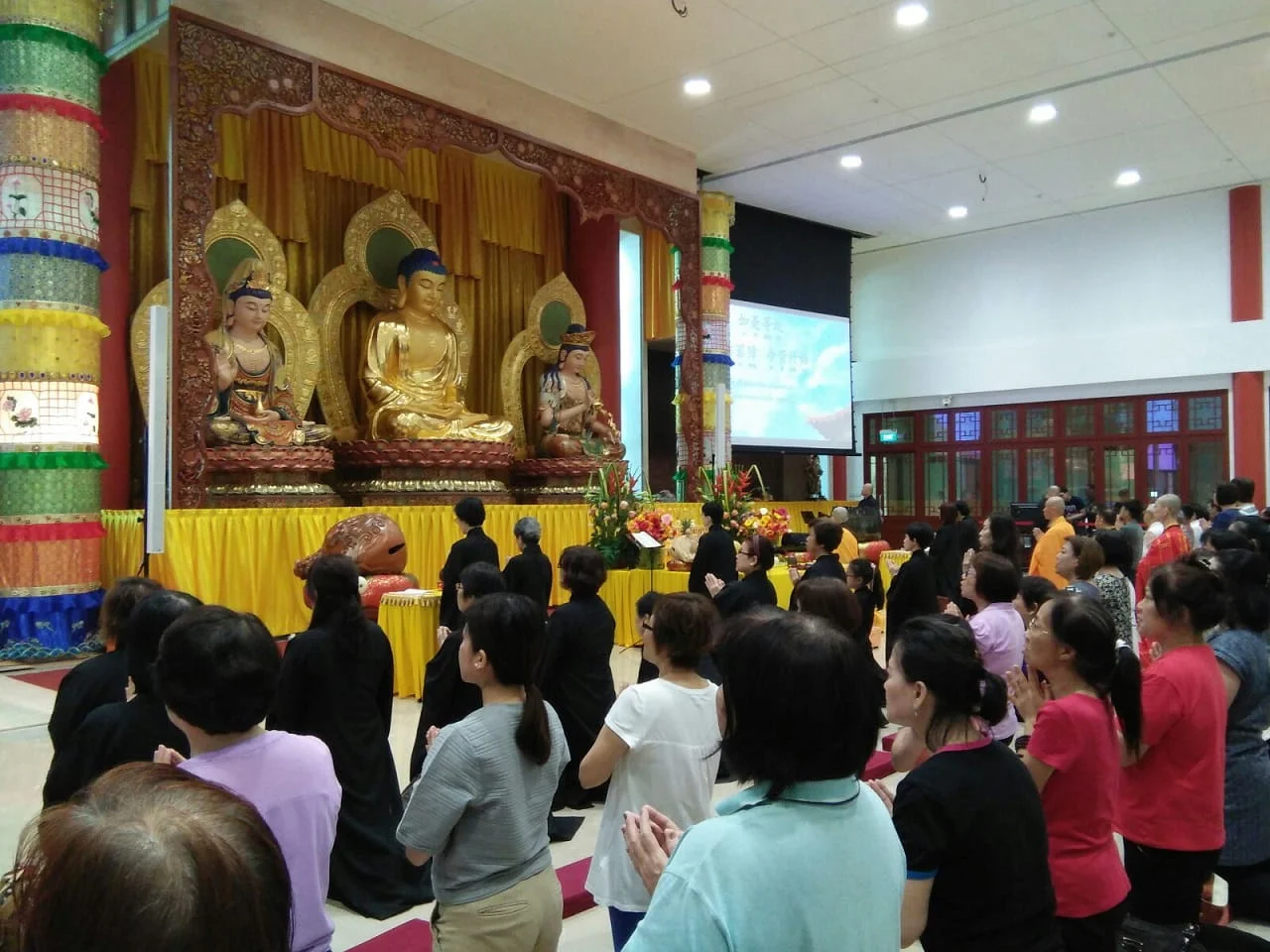 吉祥宝聚寺大众于佛前大供