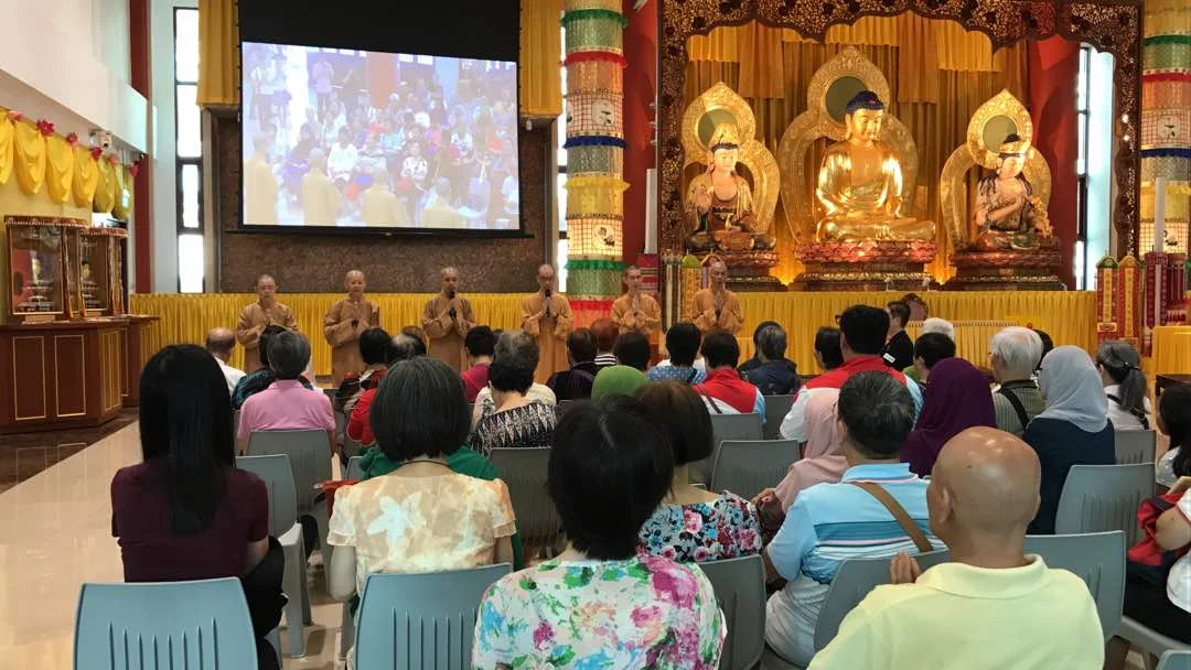 BW Monastery Sangha group gave blessings by reciting Heart Sutra and Medicine Buddha Mantra