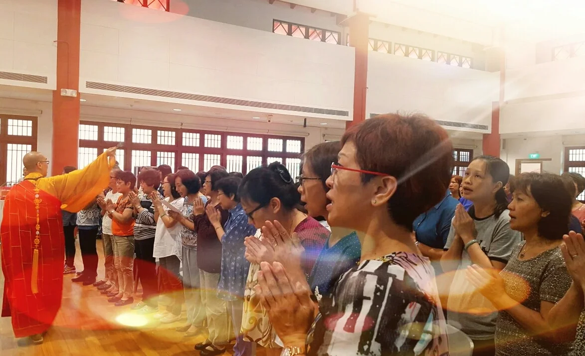本思副住持为缝制组员们祈福和加持,组员们期愿为正法久住尽一份棉薄之力...