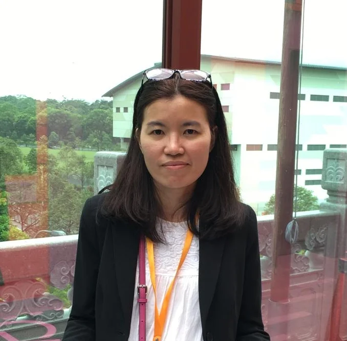 魏德玲 13广001C班 这是我第五年参加忆师恩法会,今年与过往最大的不同就是参与的同学变多。虽然大家都是业余的,但是看到同学积极准备,发挥创意,自制道具,让我印象很深刻。而每首赞颂、每个表演的背后都有深刻的意趣与内涵。这次活动我也担任义工,负责协调,引导所有表演团队,活动的顺利进行都要感谢所有团队,从三月到现在的所有投入。而看到师父创立团体的艰辛历程,不论看了几次,我的内心都是满满的感动,提醒自己莫忘师恩。