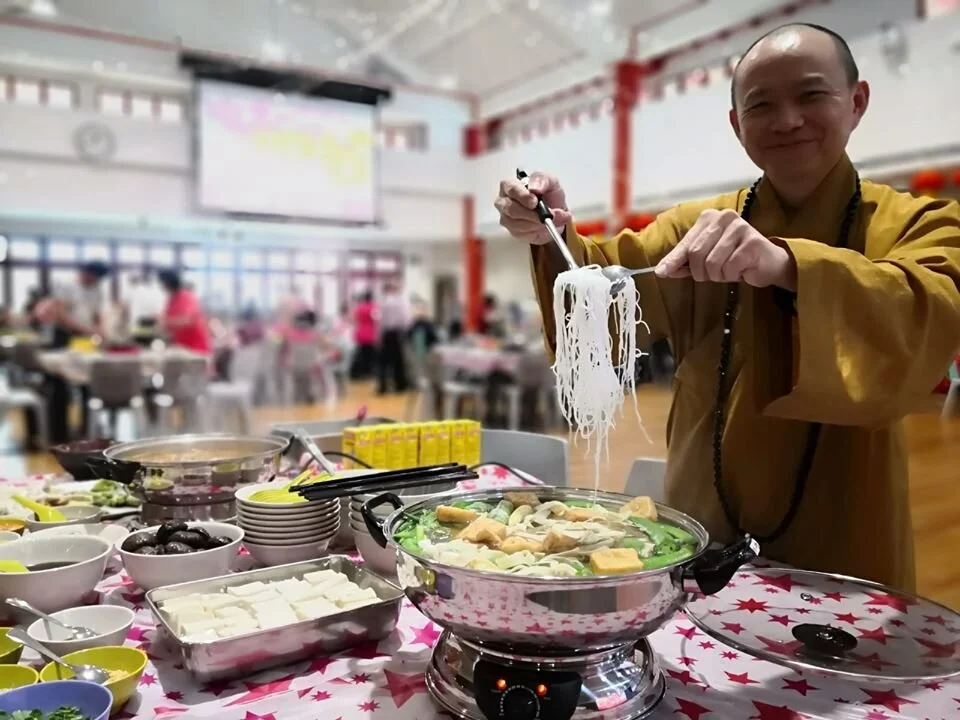 A Heartwarming Get Together Year-End lunch 吉祥宝聚寺僧俗尾牙了  