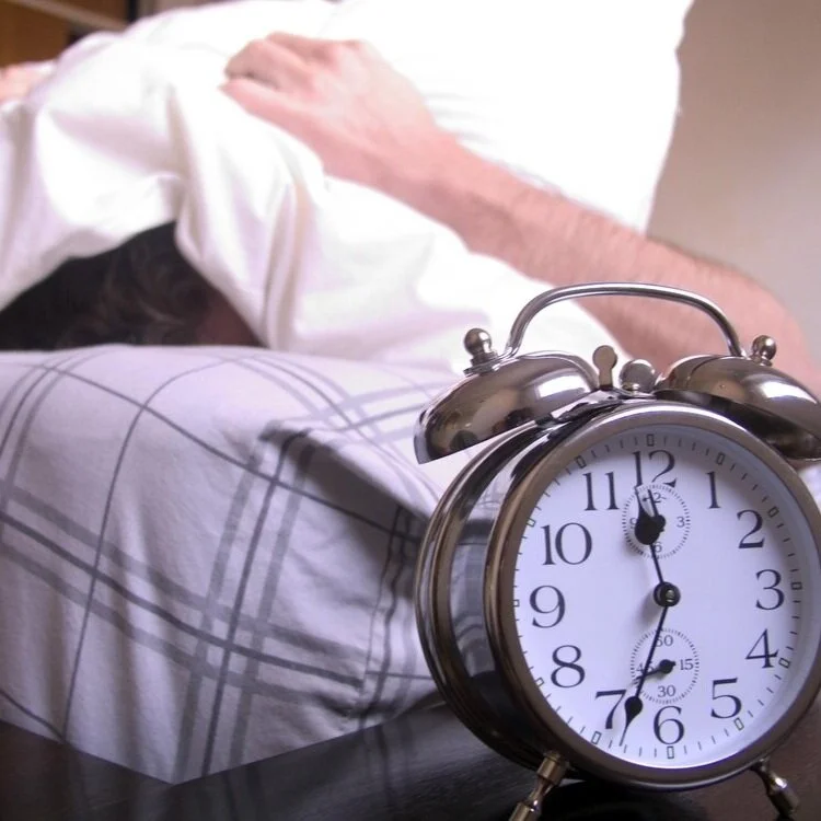 【Mindfulness of Death 念死无常】By passing time in distractions such as sleep, lethargy, senseless talk, and eating and drinking 以睡眠昏沈杂言饮食等事，散耗时光      
