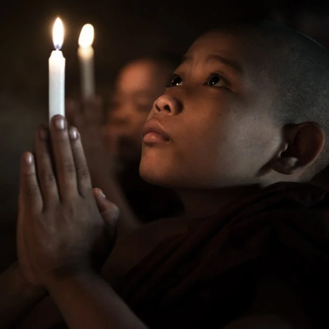 【 Going for Refuge to the Three Jewels 皈依 】I am with utmost sincerity, the Buddha can see. 我至诚恭敬，佛看得见