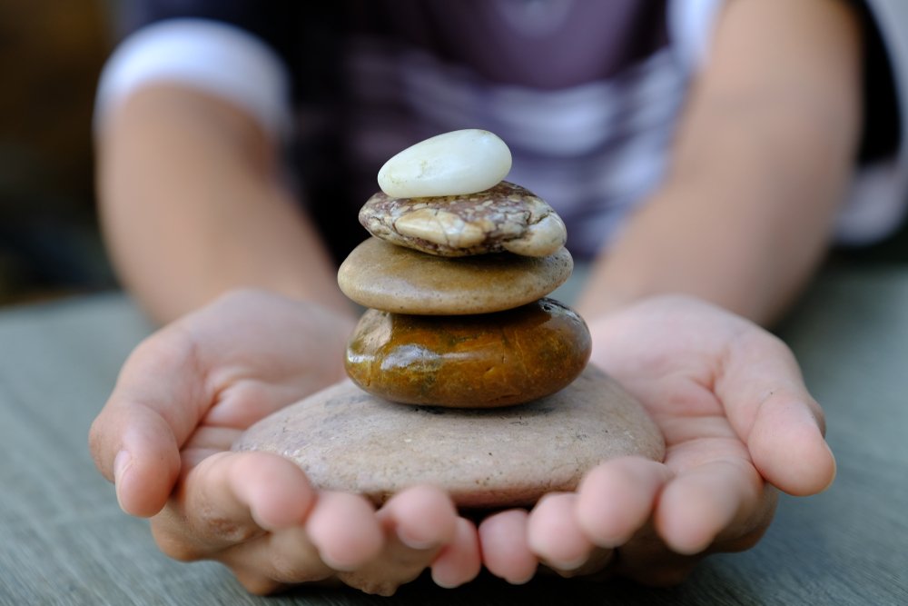 【 Going for Refuge to the Three Jewels 皈依 】Offerings of wealth and service 财敬供养