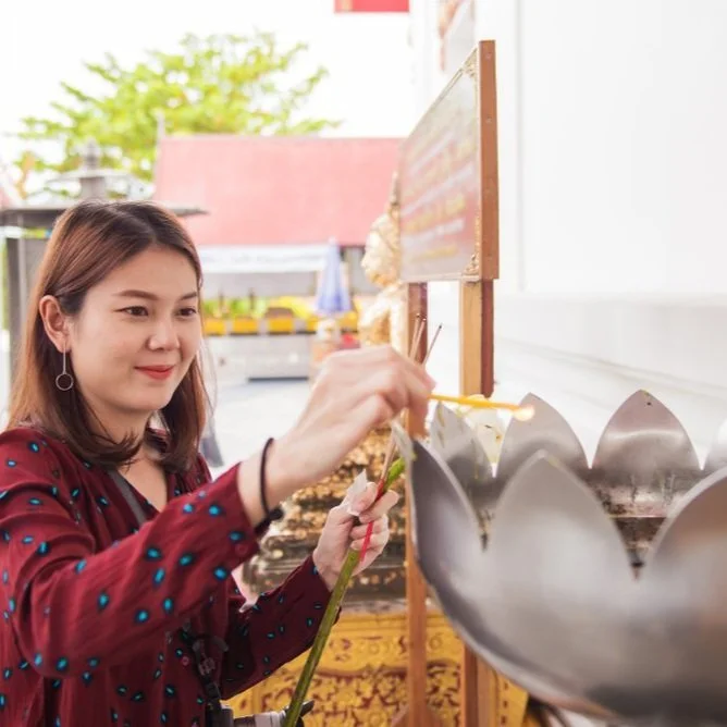 【 Going for Refuge to the Three Jewels 皈依 】Use the most respectful method to do offering 以最恭敬的方式来供养