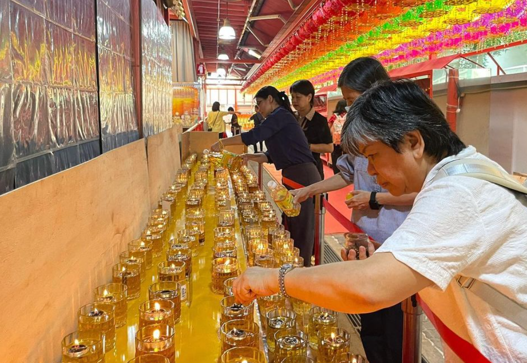 Medicine Buddha Thousand-Eye Lamps Offering