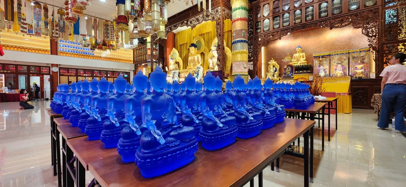 Bathing of 300 Medicine Buddha Statues by our Youths 