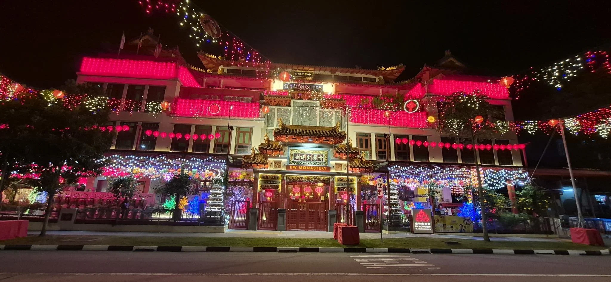 One of the Most Beautiful and Modern Temples in Singapore