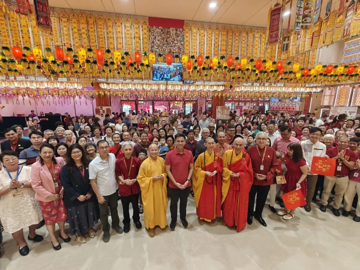 We were delighted to welcome Mr Ng Shi Xuan, Member of Parliament for Sembawang GRC, to BW Monastery on the second day of Chinese New Year. Mr Ng took the time to experience the various festive activities prepared for the community, engaging warmly w