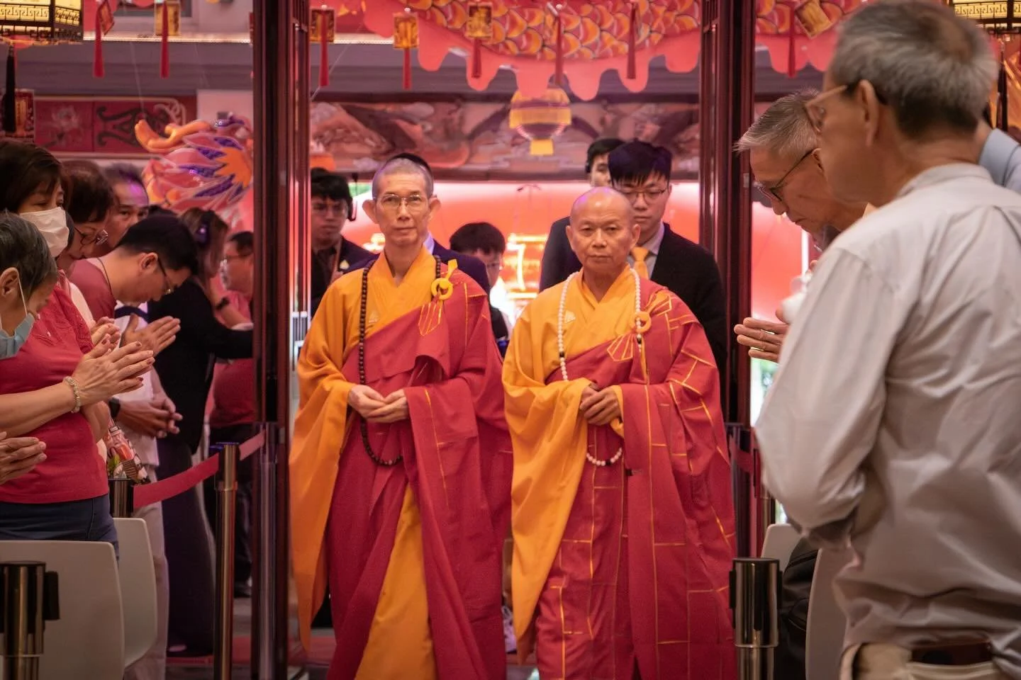 The second Grand Puja session at has been successfully and auspiciously completed: the Offering to the Wealth Deities, Dharma Protectors, and the Heavenly Dragon Kings.

Under the compassionate guidance of Venerable Jing Yuan, the assembly gained a d