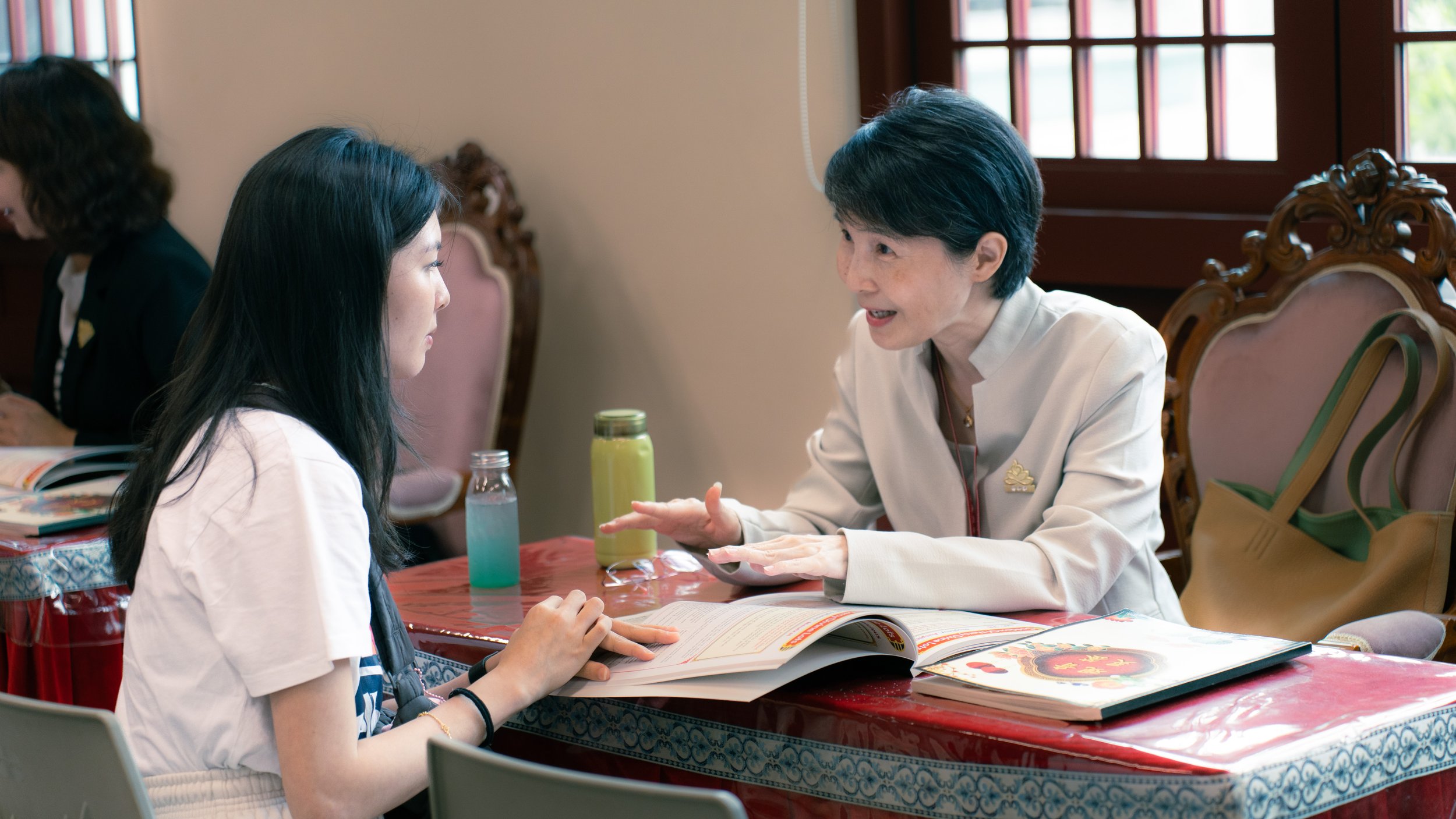 What is the difference between reading the Lot by yourself and with the help of a Lot Interpreter?