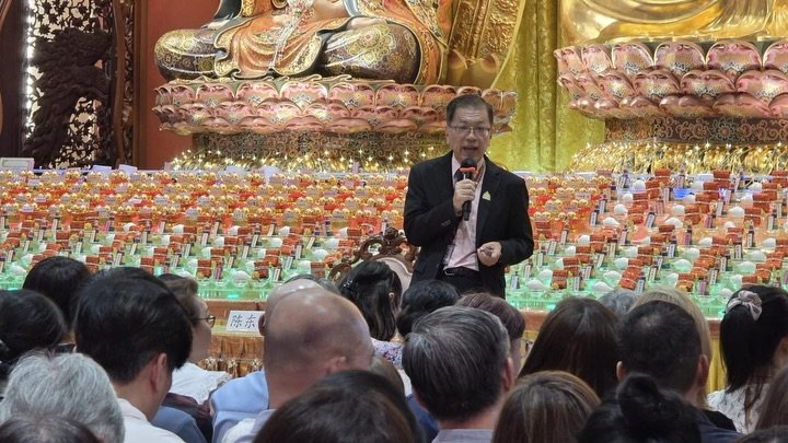 Last Sunday, over 500 students from the Chinese Lamrim classes gathered for a half-day Key Principle Ideology lesson. Centred on the theme of recognising the compassion of our Gurus, the session guided students to reflect more deeply on the kindness 
